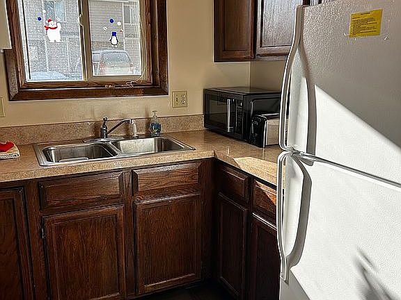 2nd image of 1977 Edwards Dr Unit B