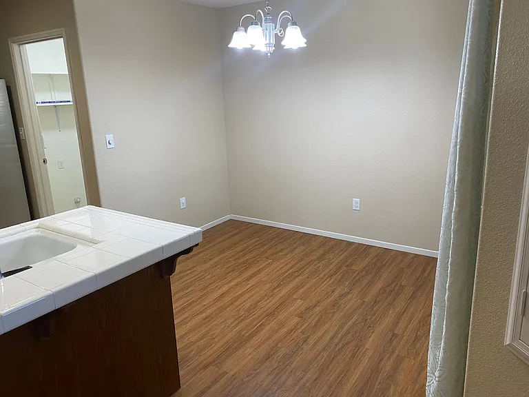 432 Edgewater St — Photo 5