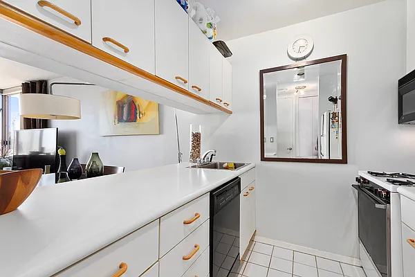 Rented by Corcoran | media 5