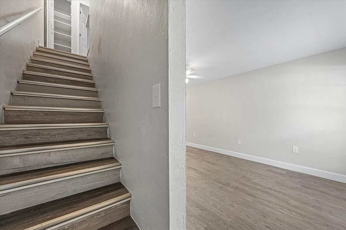 2 bed, 1050 sqft, $1,275 — Photo 3