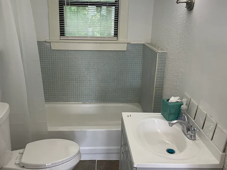 2208 E 29th St #1 — Photo 33