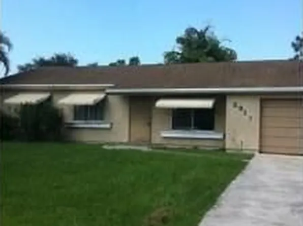 2317 SE Shelter Dr, Port Saint Lucie, FL 34952