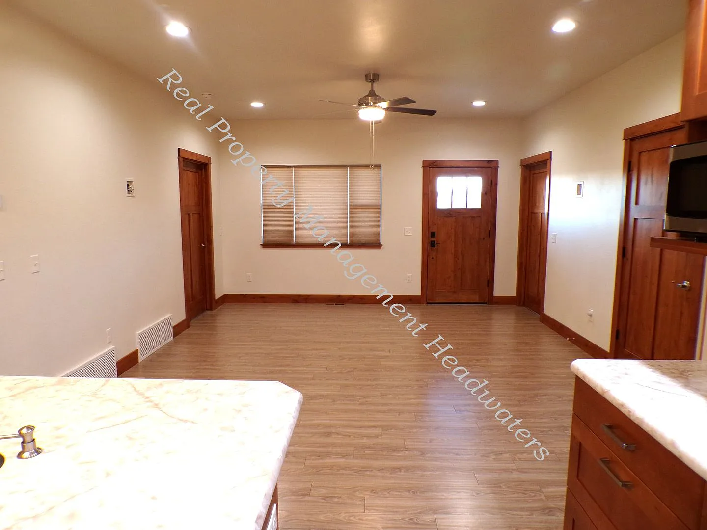 2 Bedroom 2 Bath House for Rent — Photo 2