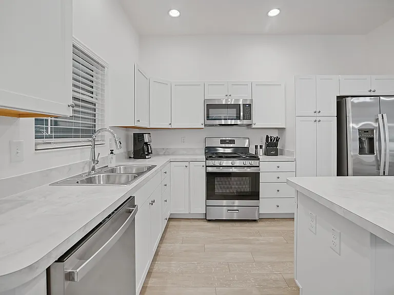 7661 Rutherford Ln — Photo 11