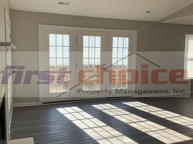 1750 Ridgefield Ct — Photo 4