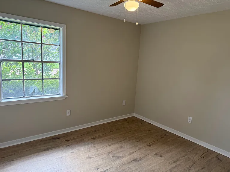 238 Cloverdale Pl — Photo 9