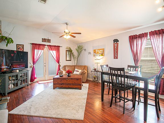3rd image of 13305 Wisteria Dr
