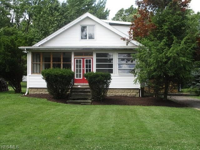 1st image of 221 Mapleview Dr
