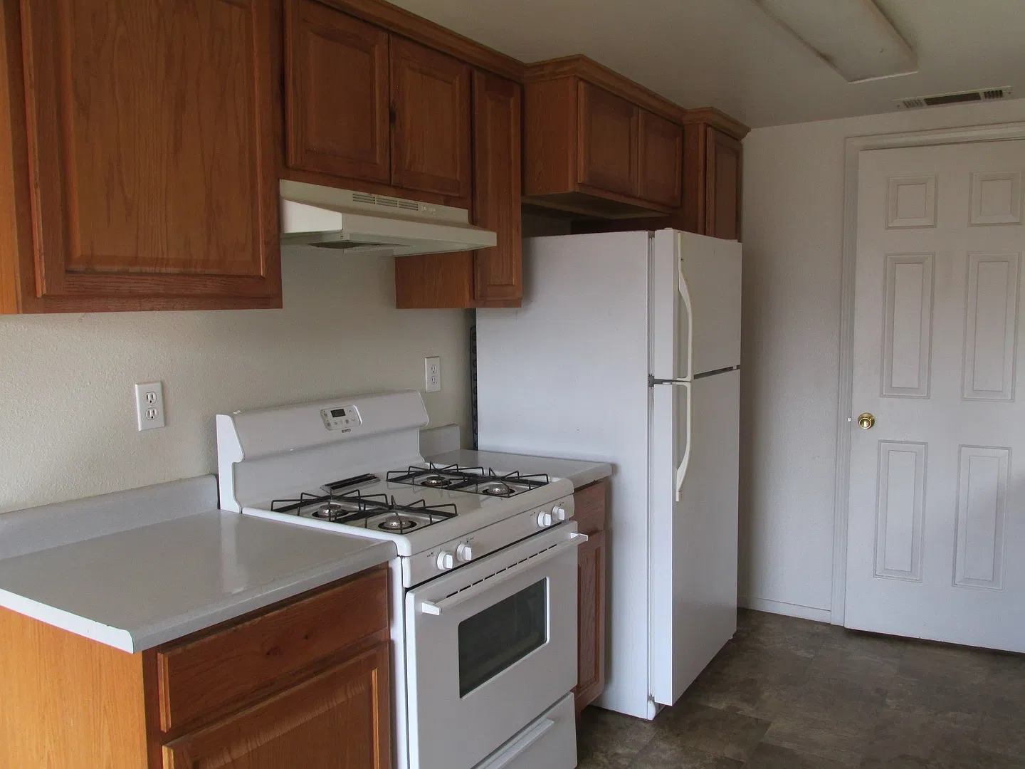 Three Bedroom Two 1/2 Bath Townhouse! — Photo 3