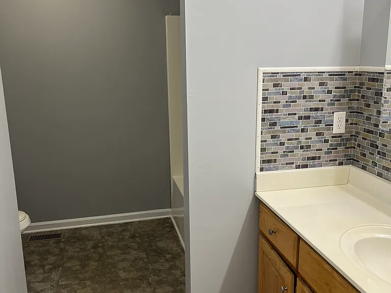 17 Long Meadow Dr — Photo 3
