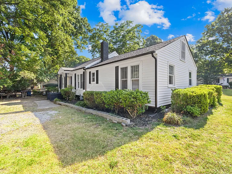 227 N Magnolia St — Photo 18