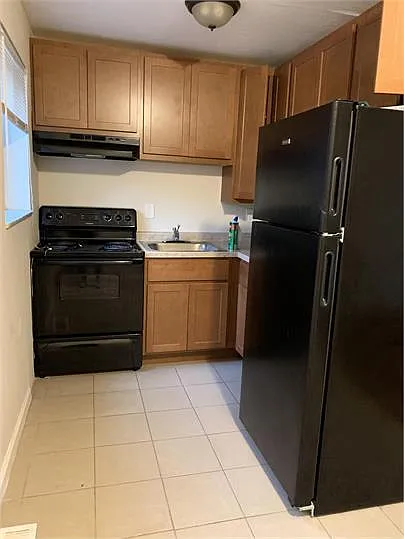 7752-62 Woodstock Ave