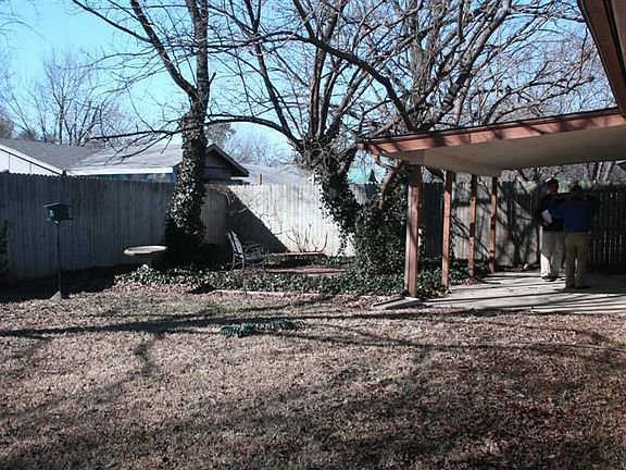 Backyard w/ Covered Patio