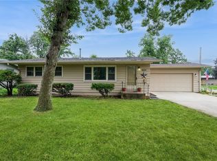 4524 Fairlane Dr NE, Cedar Rapids, IA 52402
