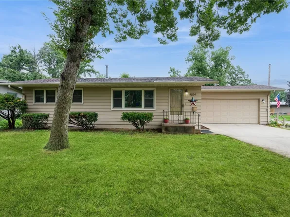 4524 Fairlane Dr NE, Cedar Rapids, IA 52402
