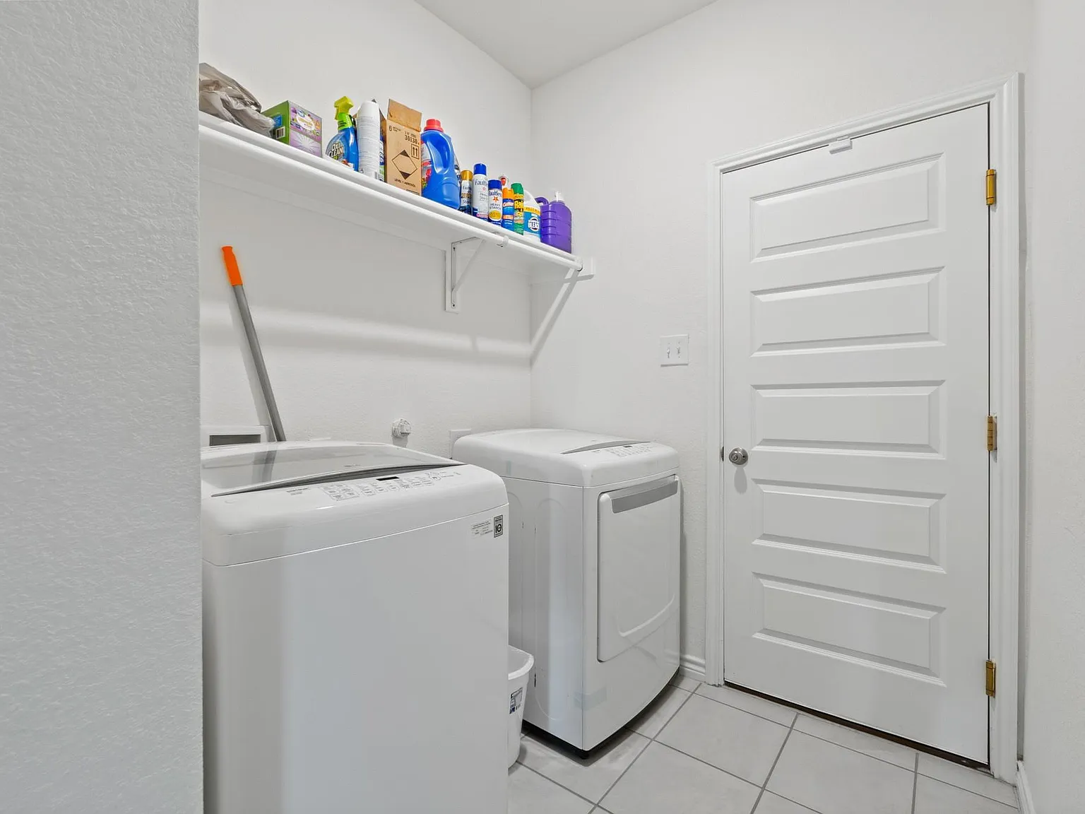 5 bed, 2628 sqft, $2,695 — Photo 3