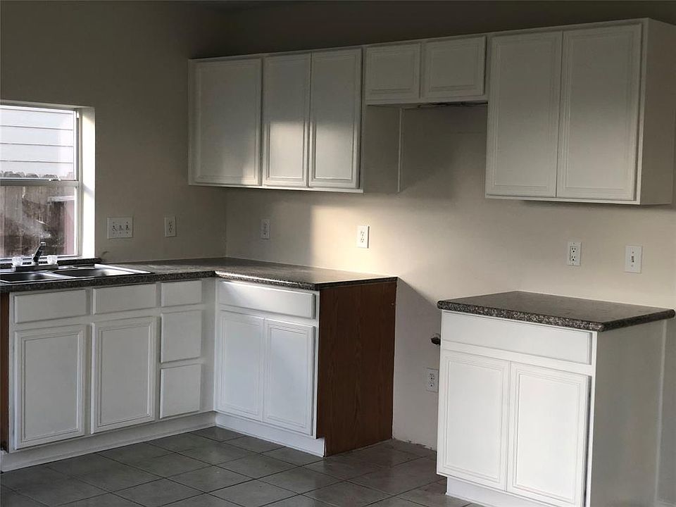 1st image of 723 Grand Plains Dr