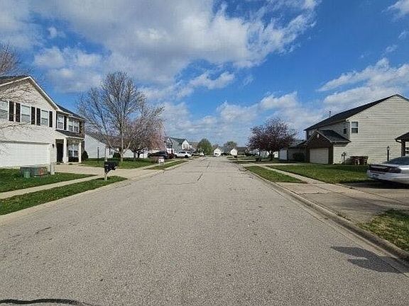 2nd image of 3285 Lakestream Dr