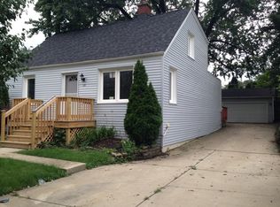30 S Summit Ave, Villa Park, IL 60181