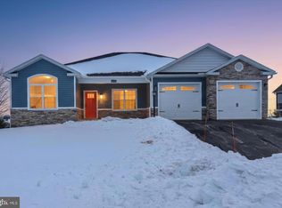 6195 Merion Dr, Fayetteville, PA 17222