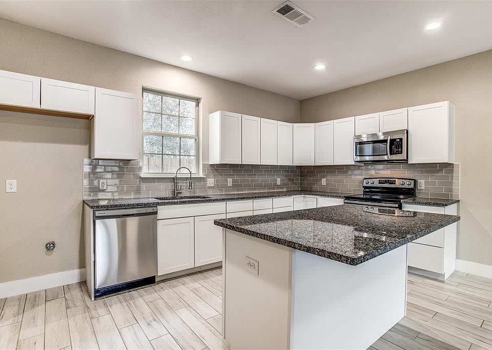 1st image of 409 Woodgrove Dr