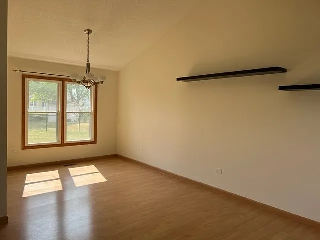 3 bed, 1.5 bath, 1452 sqft, $3,000 — Photo 2
