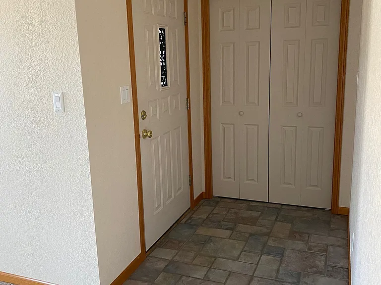 1736 Fetterman Dr #4 — Photo 2