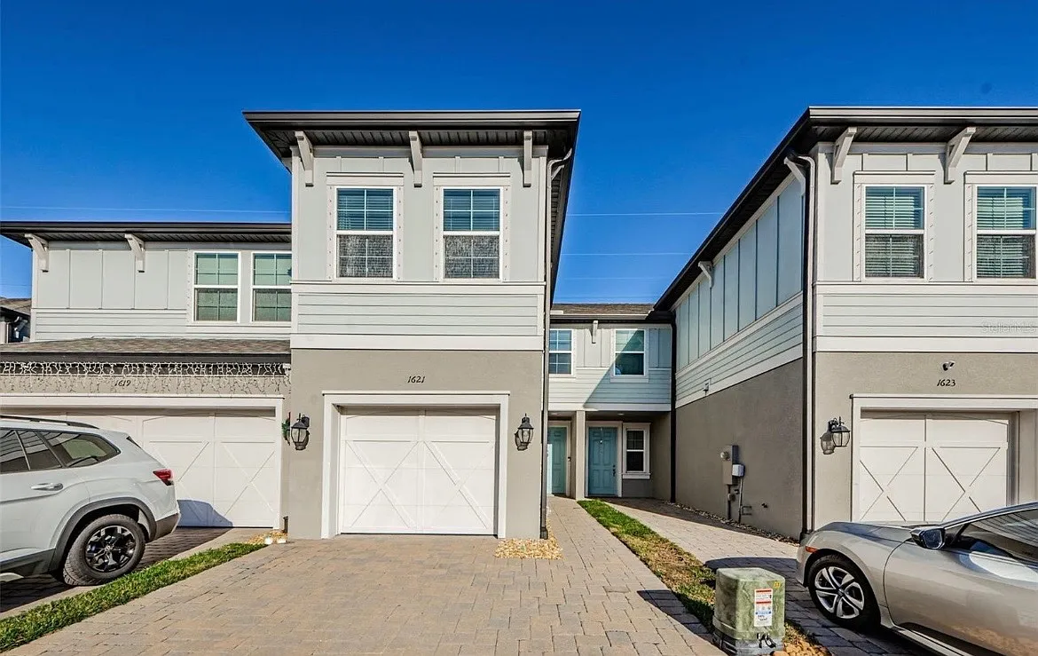 2 bed, 2.5 bath, 1571 sqft, $2,700 — Photo 1