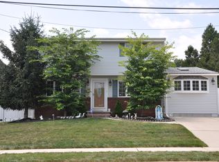 19 Kenneth Ave, Old Bridge, NJ 08857