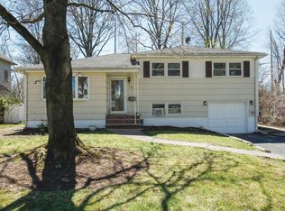 126 Morningside Rd, Paramus, NJ 07652