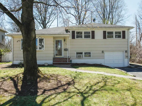 126 Morningside Rd, Paramus, NJ 07652