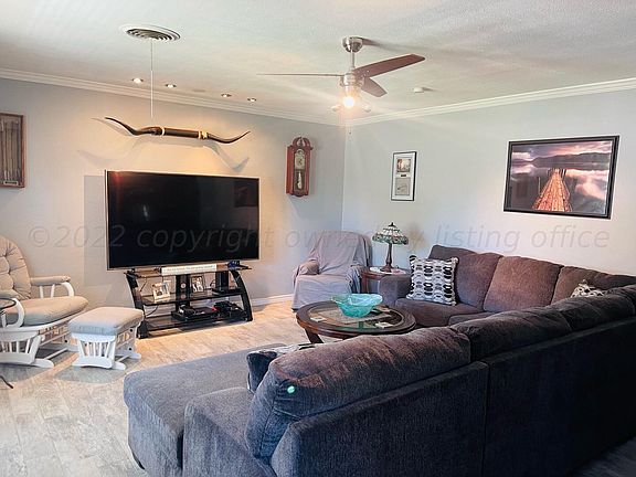 3rd image of 1700 Holly Ln