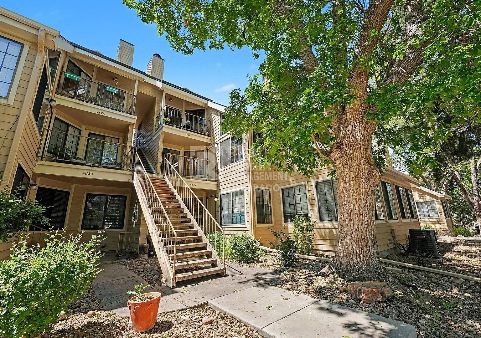 Updated Denver Townhome with Office, Fireplace & Garage - 4820 E Kentucky Ave Unit E, Denver, CO — Photo 2