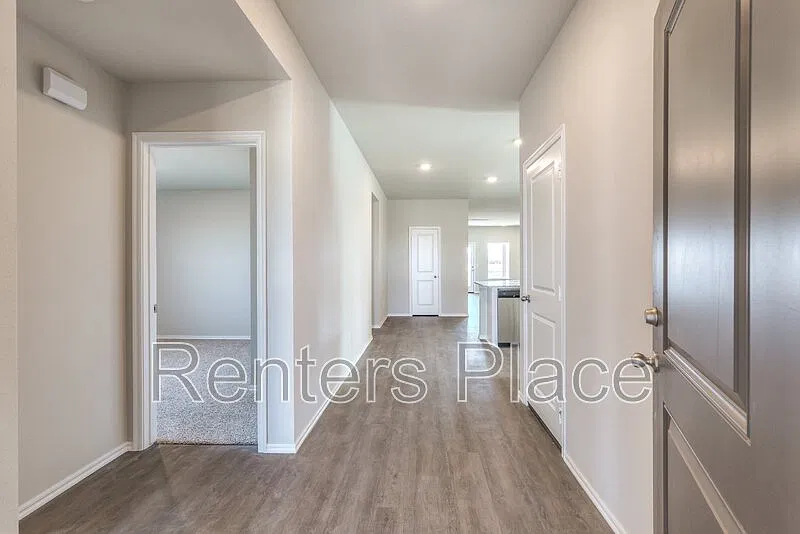 4 bed, 2.0 bath, 2031 sqft, $1,895 — Photo 2