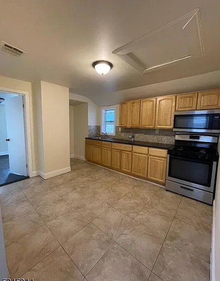 42 Shaw Ave #2 — Photo 1