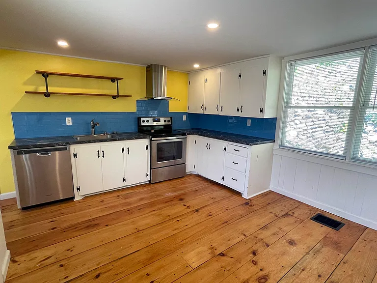 21 E Bow St — Photo 4