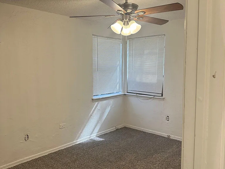 1521 Mallard Dr — Photo 4