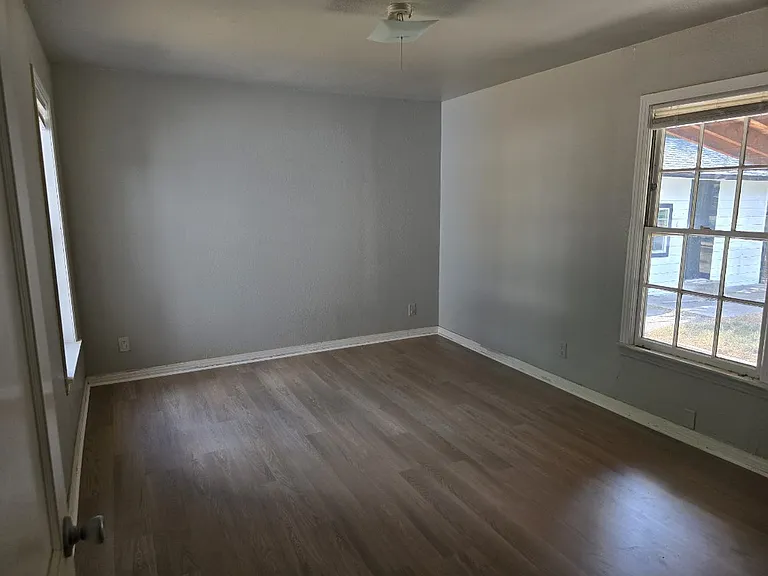 933 Carondolet Ct — Photo 4