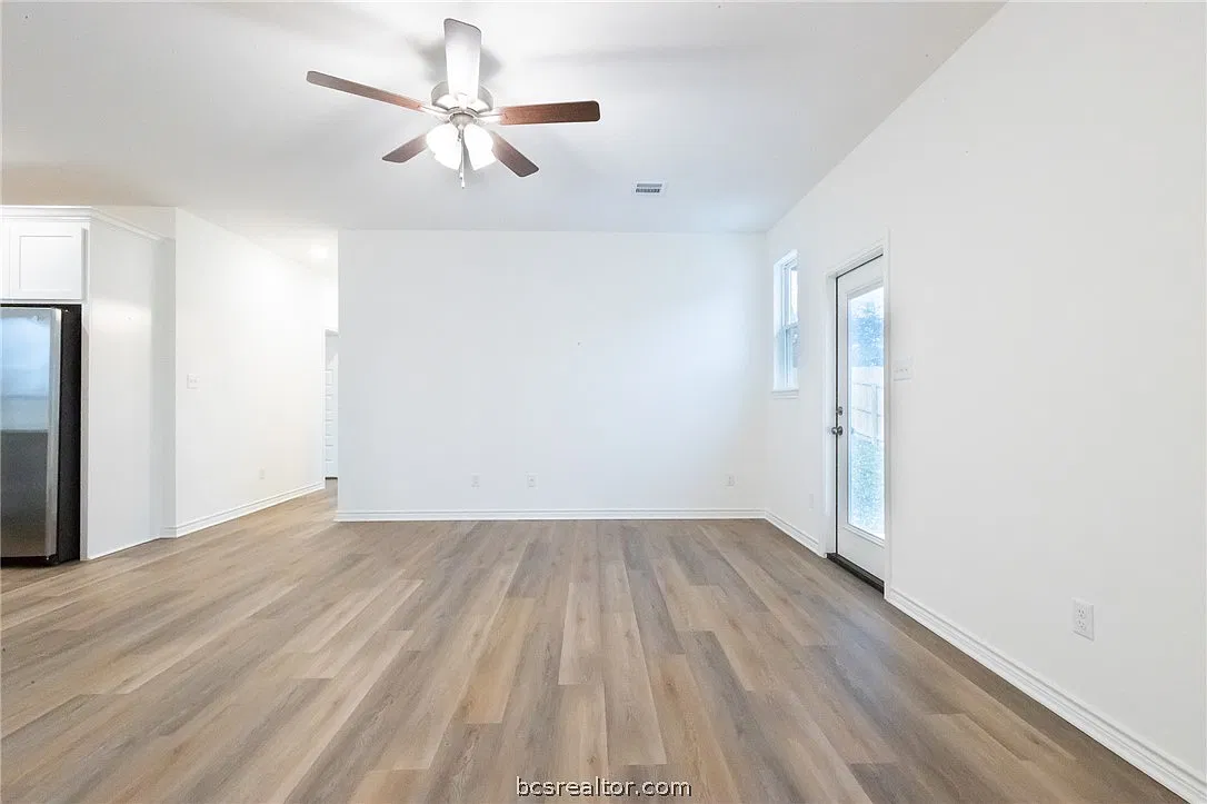 4 bed, 1561 sqft, $1,900 — Photo 4