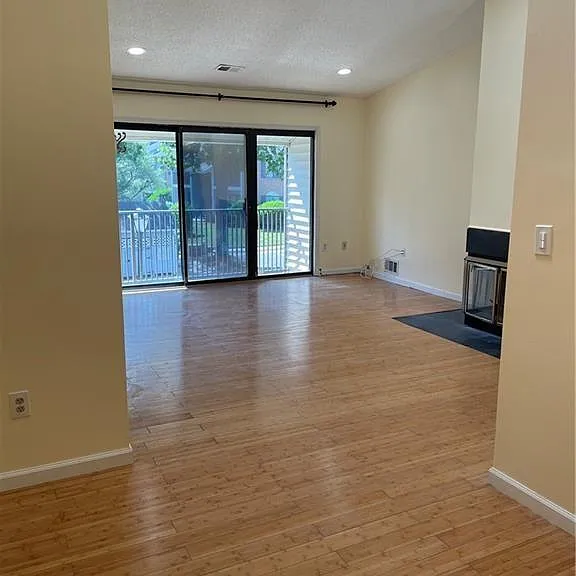 53 Taylor Dr — Photo 3