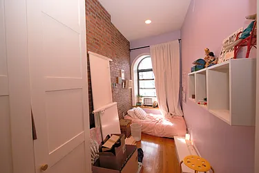 Rented by R New York