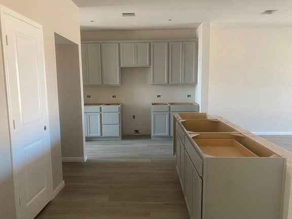 5th image of 322 Shoreview Dr