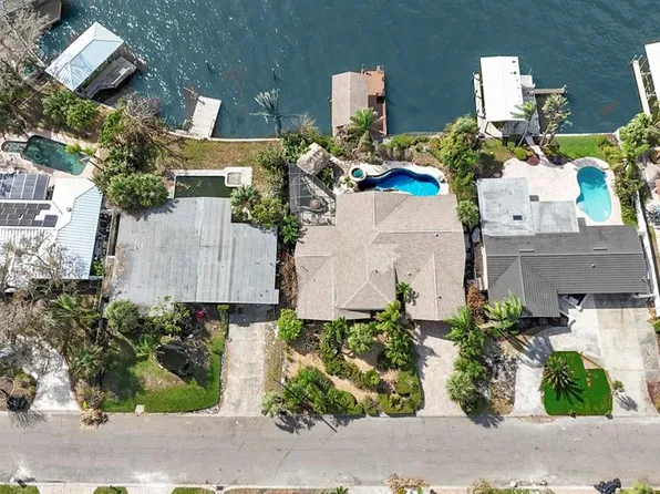 118 Windward Is, Clearwater, FL 33767