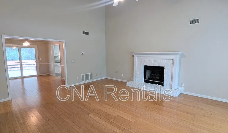 4635 Hampton Square Dr — Photo 5