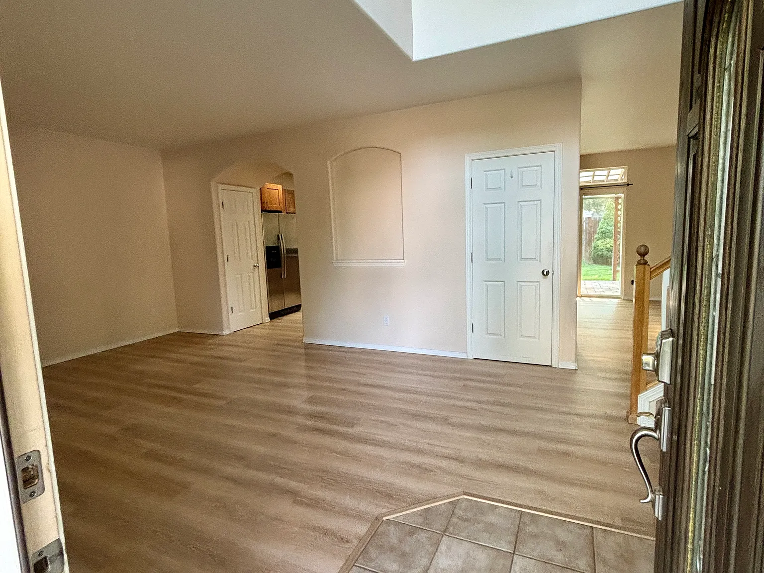 3 bed, 2.5 bath, 2472 sqft, $3,550 — Photo 4
