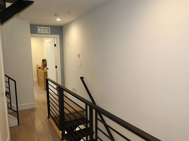 166 W Laurel St — Photo 12