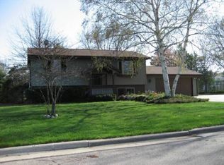 411 Clancy Ln, Stoughton, WI 53589