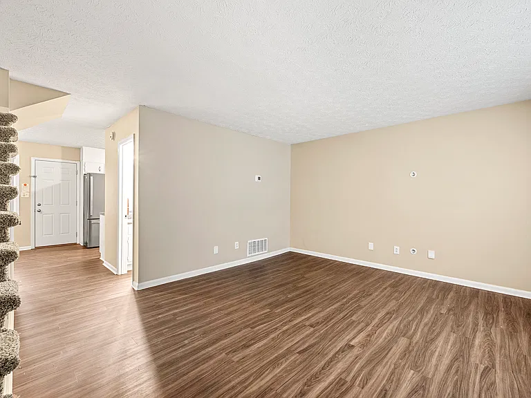 1009 Cedar Ave #6 — Photo 2