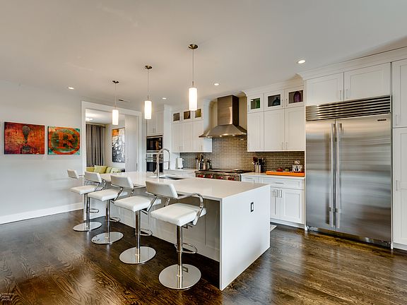 2nd image of 647 W Aldine Ave Unit 3E