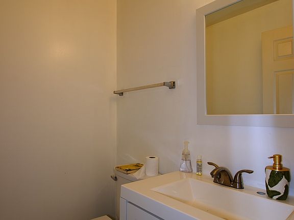 3rd image of 1328 Derby Ln